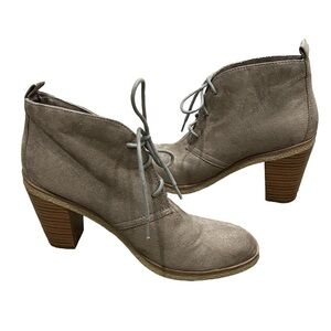 American Eagle Outfitters Tan Lace Up Block Heel Ankle Booties Size 6 Women’s